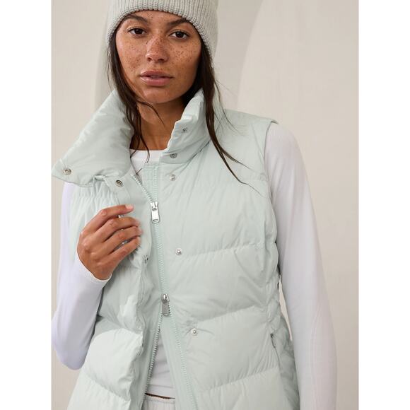 NWT ATHLETA Glacier Green Downtown Full Zip Insulated Puffer Vest Women's Medium - Picture 2 of 12